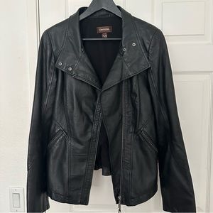 Danier 100% Leather Jacket XS in Black